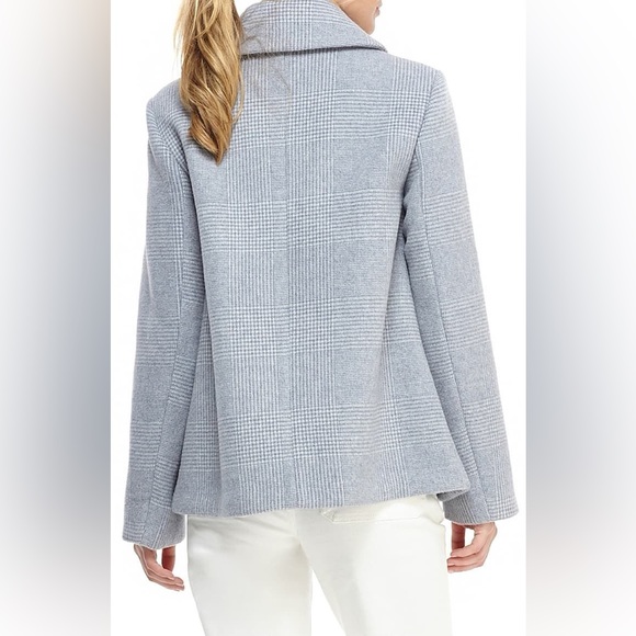 Gal Meets Glam - Aubrey Scalloped Houndstooth Check Coat - Picture 6 of 7